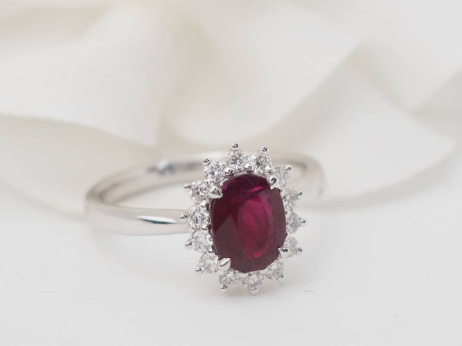 Bague 54 Bague entourage en or blanc 18 ct, rubis 0,95 ct et diamants 58 Facettes 33179