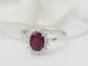 Bague 54 Bague entourage en or blanc 18 ct, rubis 0,95 ct et diamants 58 Facettes 33179