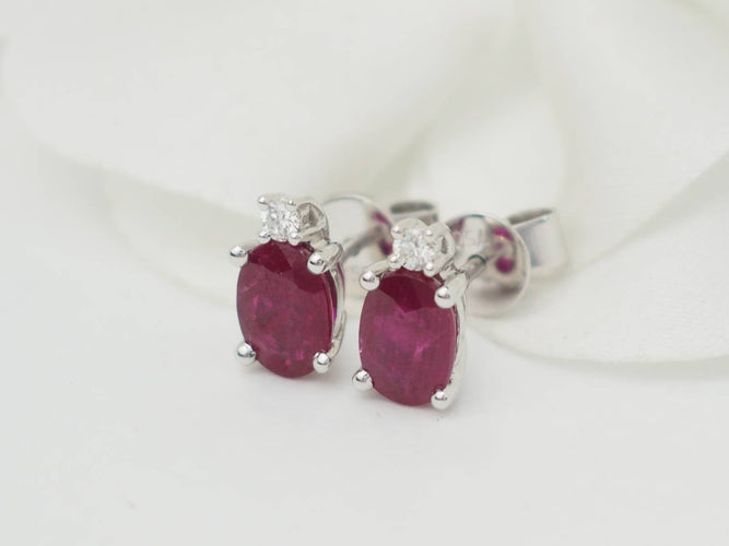 Boucles d'oreilles Puces d’oreilles en or blanc 18 ct, rubis 2,20 ct et diamant 58 Facettes 33180