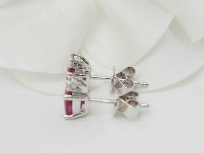 Boucles d'oreilles Puces d’oreilles en or blanc 18 ct, rubis 2,20 ct et diamant 58 Facettes 33180