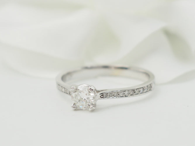 Bague 54 Bague solitaire en or blanc 18 ct et diamants 0,35 ct 58 Facettes 28292