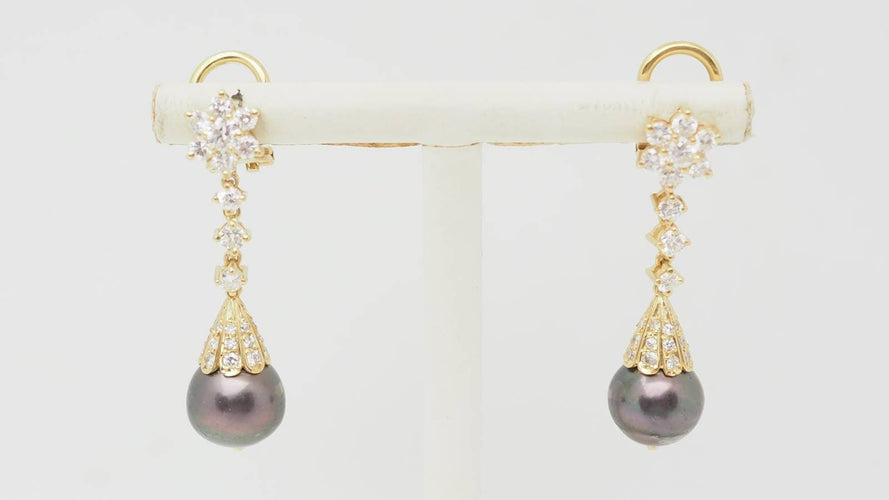 Boucles d'oreilles Boucles d’oreilles pendantes en or jaune 18 ct, diamants et perles de Tahiti 58 Facettes 32802