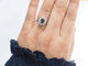 Bague 57.5 Bague entourage en or blanc 18 ct, saphir et diamants 58 Facettes 31220
