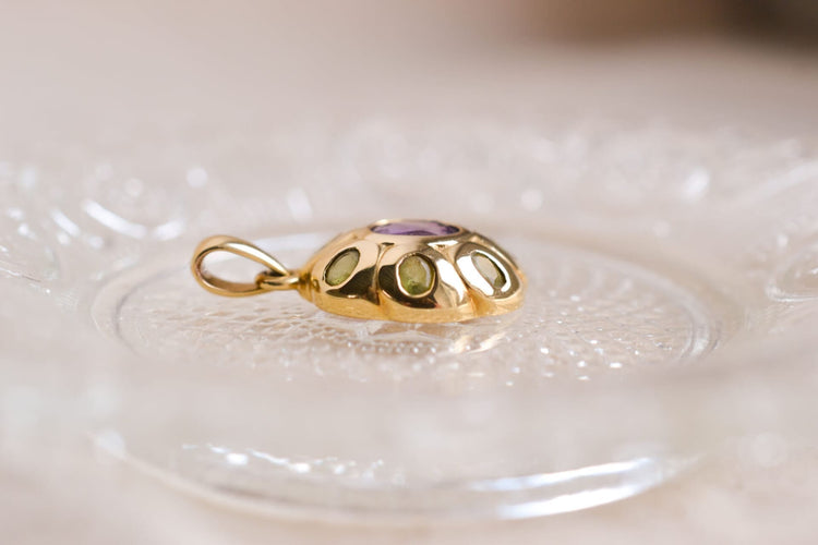 Pendentif Pendentif oval en or jaune 18 carats, améthyste et péridots 58 Facettes Ref2613