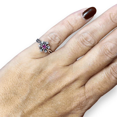 Bague 49 Bague marguerite rubis et diamants en or 18 carats 58 Facettes 229