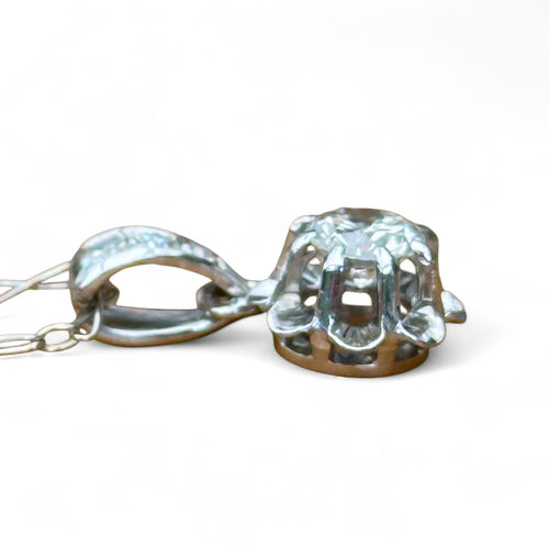 Collier Collier fleur - Pendentif en or 18 carats et diamants 58 Facettes 277
