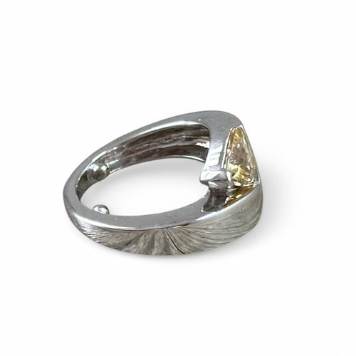 Bague 53 Bague toi et moi tourmalines taille trillion en or jaune 18 carats 58 Facettes 217