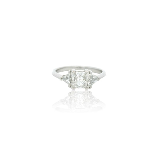 Bague 52 Bague trilogie en platine et diamants 58 Facettes