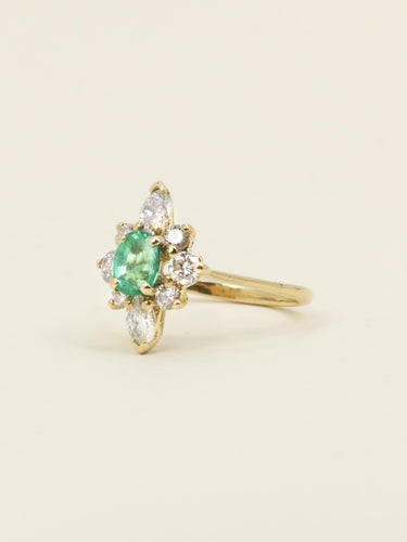 Bague 47.5 Bague marquise en or jaune 18k avec émeraude ovale et diamants 58 Facettes 1190.7