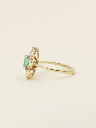 Bague 47.5 Bague marquise en or jaune 18k avec émeraude ovale et diamants 58 Facettes 1190.7