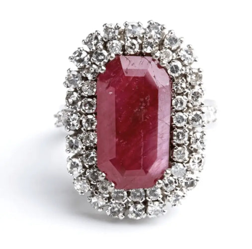Bague Bague en or blanc avec rubis birman 8,93 ct et diamants 58 Facettes 13417