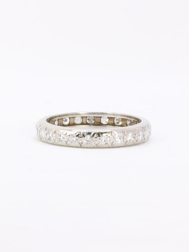 Bague 53 Alliance vintage sertie étoile en or blanc 18 carats et diamants 58 Facettes 1145.2
