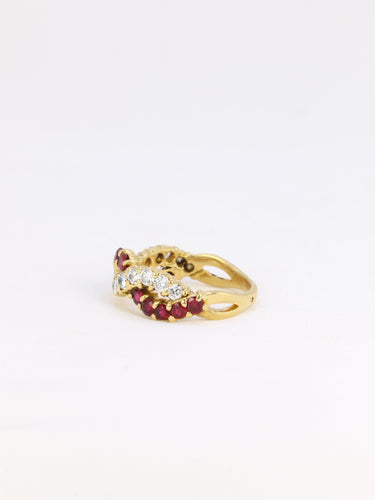 Bague 52 Bague vintage torsadée en or jaune 18 carats, diamants et rubis 58 Facettes 825