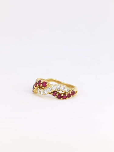 Bague 52 Bague vintage torsadée en or jaune 18 carats, diamants et rubis 58 Facettes 825