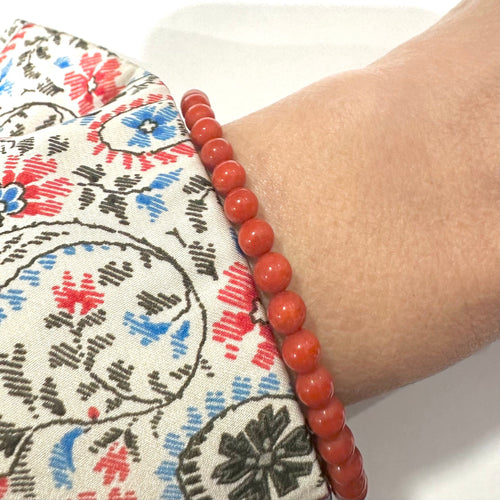 Bracelet Bracelet en corail avec fermoir en or jaune 750 58 Facettes Z1351791