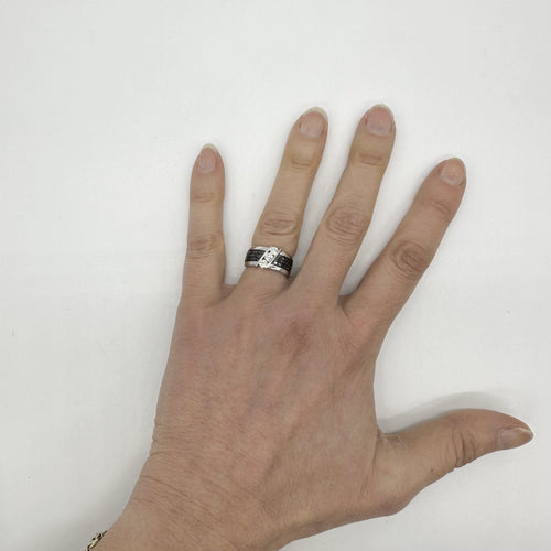 Bague 50 Bague en or blanc 750 - Diamants blancs et noirs 58 Facettes Z15B51391