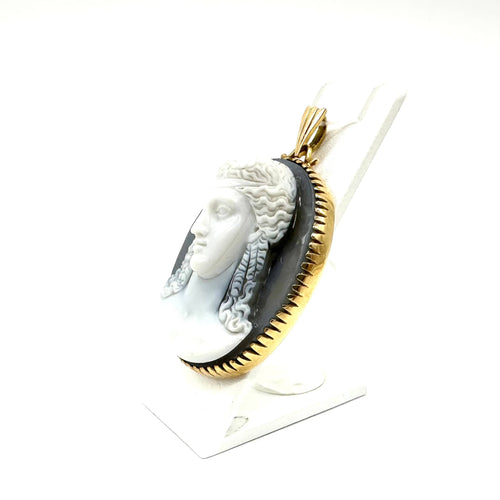 Pendentif Pendentif camée en or jaune 750 et agate 58 Facettes Z15B51536