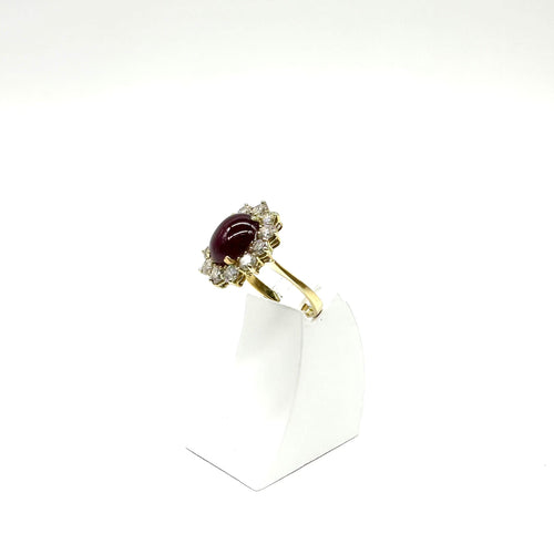 Bague 53 Bague en or jaune 750 avec rubis cabochon et diamants 58 Facettes Z15B51661