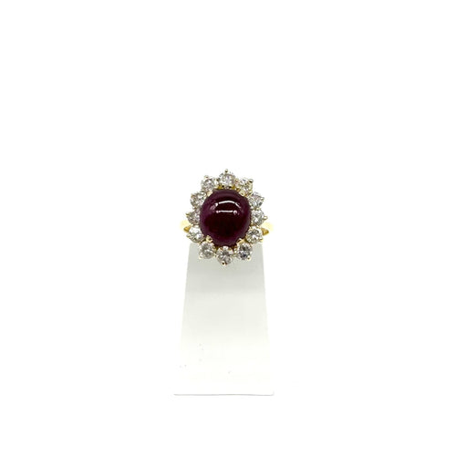 Bague 53 Bague en or jaune 750 avec rubis cabochon et diamants 58 Facettes Z15B51661