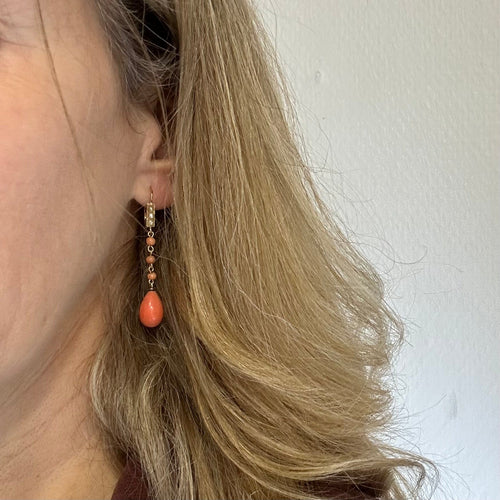 Boucles d'oreilles Boucles d’oreilles dormeuses en or jaune 750, corail et demi-perles 58 Facettes Z15B51736