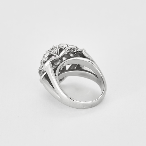 Bague 48 Elégante Bague Fleur en or gris diamants et saphir rose 58 Facettes DV20388-1