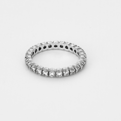 Alliance américaine en or blanc et diamants