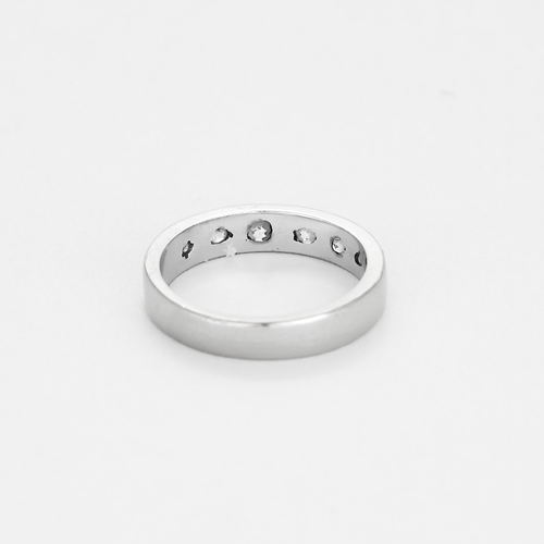 Alliance en or gris et diamants taille ancienne