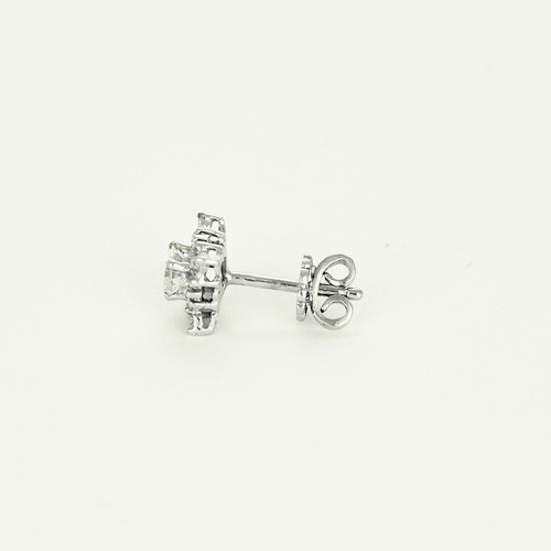 Paire de boutons d'oreilles en or gris 14K et diamants 58 Facettes DV11394-4