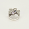 53 Bague moderniste en or gris, diamants, tourmaline rose et améthystes 58 Facettes DV20595-3