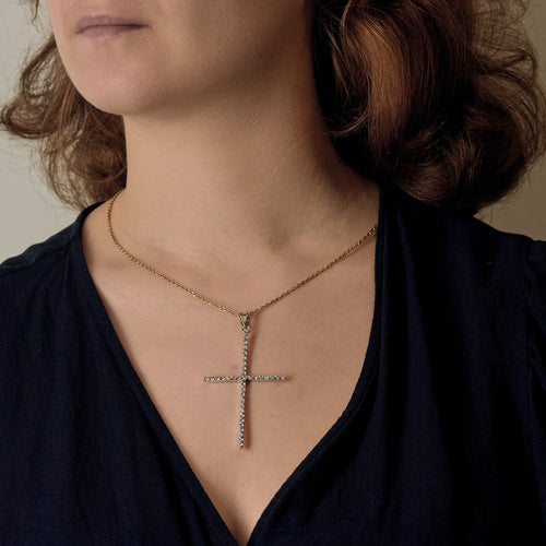 Pendentif Pendentif "Croix" en or gris et diamants 58 Facettes DV22972-14