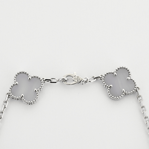 Collier Van Cleef & Arpels -Vintage Alhambra 10 motifs - Collier en or gris et calcédoine 58 Facettes DV0830-32