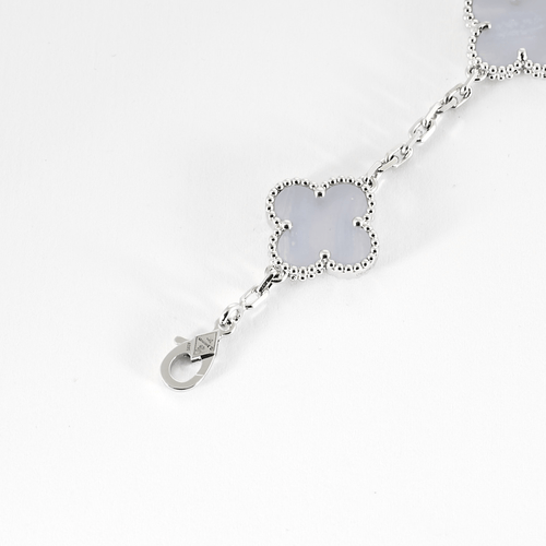 Bracelet Van Cleef &Arpels -Vintage Alhambra- Bracelet en or gris et calcédoine 58 Facettes DV0830-33