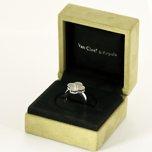 Bague 51 Van Cleef & Arpels - Alhambra -Bague en or gris, nacre et diamant 58 Facettes DV0830-34-51-2