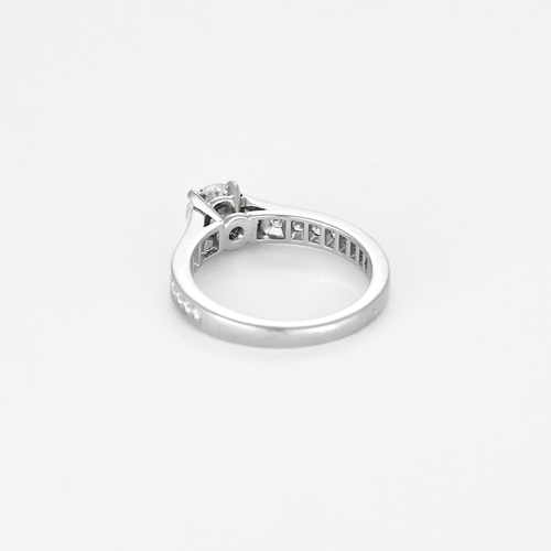 Bague 47 Cartier - "Solitaire 1895" - Bague platine et diamants. 58 Facettes DV20232-1