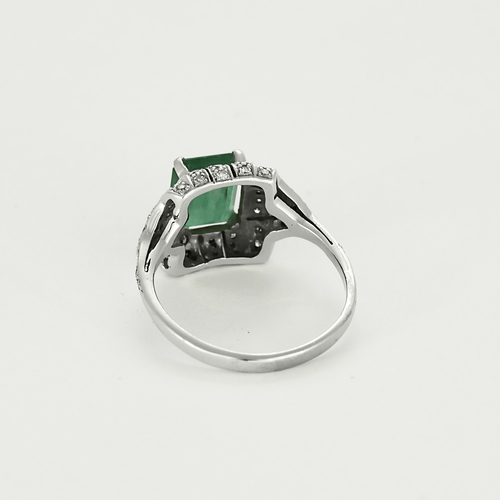 Bague 57 Bague en or gris, émeraude et diamants 58 Facettes DV22972-4-57-3