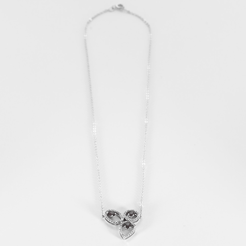 Collier Collier en or gris, diamants et rubis 58 Facettes DDV24528-2