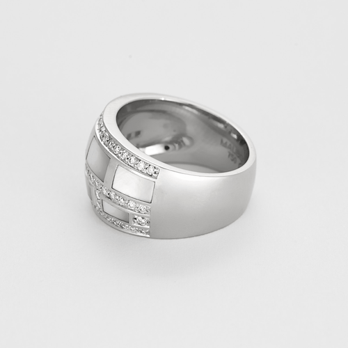 Bague 54 MAUBOUSSIN - La vertu - Bague en or gris, nacre blanche et diamants 58 Facettes DV23962-7