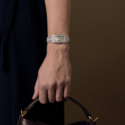 Cartier - Tank Américaine - Montre en or blanc et diamants 58 Facettes DV25042-1
