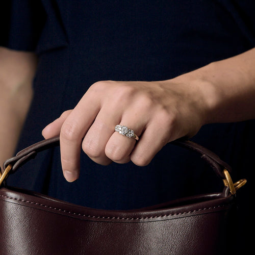 50 Bague "Fleurs" en or gris 14K et diamants 58 Facettes DV24448-4-50-2