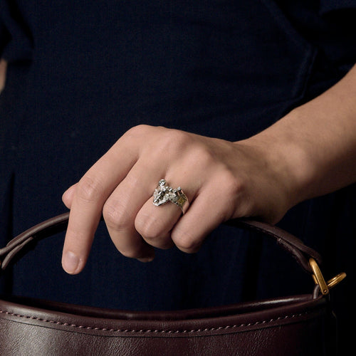 Laurent Tschiegg - Bague moderniste en or blanc et diamants