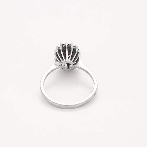 Bague 58,5 Bague marguerite en or blanc, diamants et rubis 58 Facettes DV25961-5-585-5