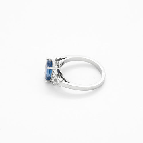 Bague en platine, saphir et diamants