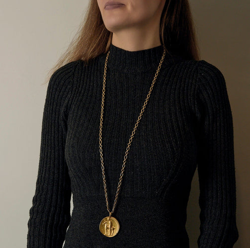 Collier Van Cleef & Arpels - Georges Lenfant -  Rare Chaine et Pendentif Zodiaque "Vierge" en or jaune 58 Facettes DDV26700-1