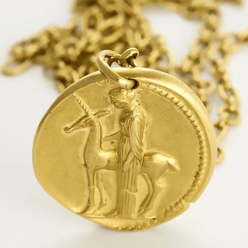 Collier Van Cleef & Arpels - Georges Lenfant -  Rare Chaine et Pendentif Zodiaque "Vierge" en or jaune 58 Facettes DDV26700-1