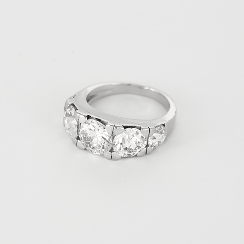 Bague 55 Élegante Bague jarretière en platine et diamants. Poids total environ: 5,70 carats 58 Facettes DV26878-1-DV0882-1