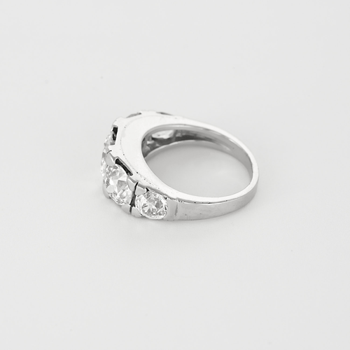 Bague 55 Élegante Bague jarretière en platine et diamants. Poids total environ: 5,70 carats 58 Facettes DV26878-1-DV0882-1