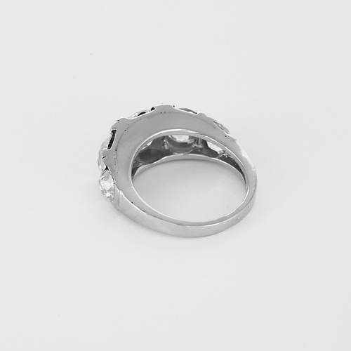 Bague 55 Élegante Bague jarretière en platine et diamants. Poids total environ: 5,70 carats 58 Facettes DV26878-1-DV0882-1