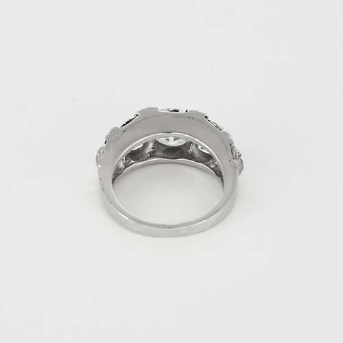 Bague 55 Élegante Bague jarretière en platine et diamants. Poids total environ: 5,70 carats 58 Facettes DV26878-1-DV0882-1