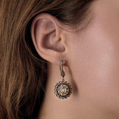 Boucles d'oreilles Boucles d'oreilles dormeuses à motif de rosaces en or jaune, argent, diamants et saphirs 58 Facettes DV25262-1