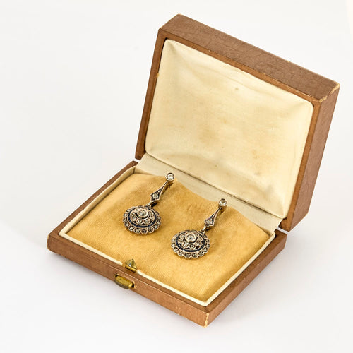 Boucles d'oreilles Boucles d'oreilles dormeuses à motif de rosaces en or jaune, argent, diamants et saphirs 58 Facettes DV25262-1